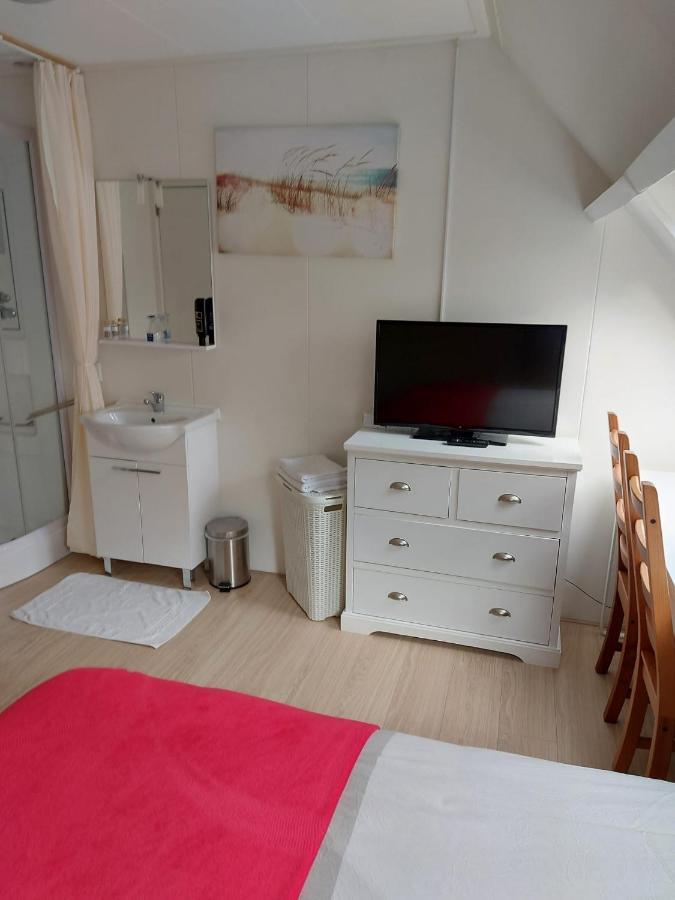 Bed & Breakfast D'Ouwe Smidse Kamperland Exterior photo